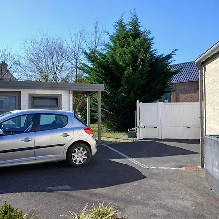 Les Trois Salazes Panzió Cambrai