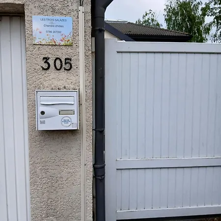Les Trois Salazes Nocleg ze śniadaniem *